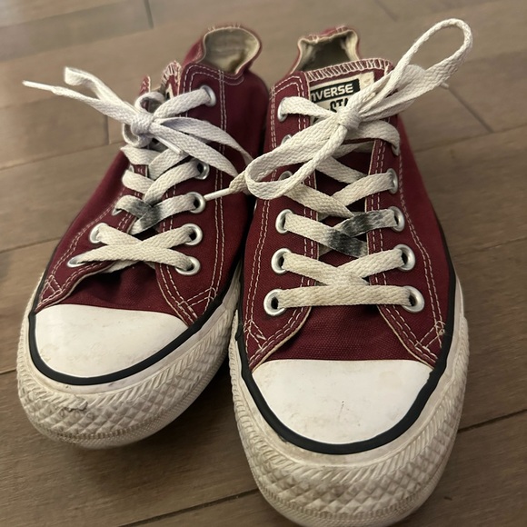 Converse - Picture 1 of 3